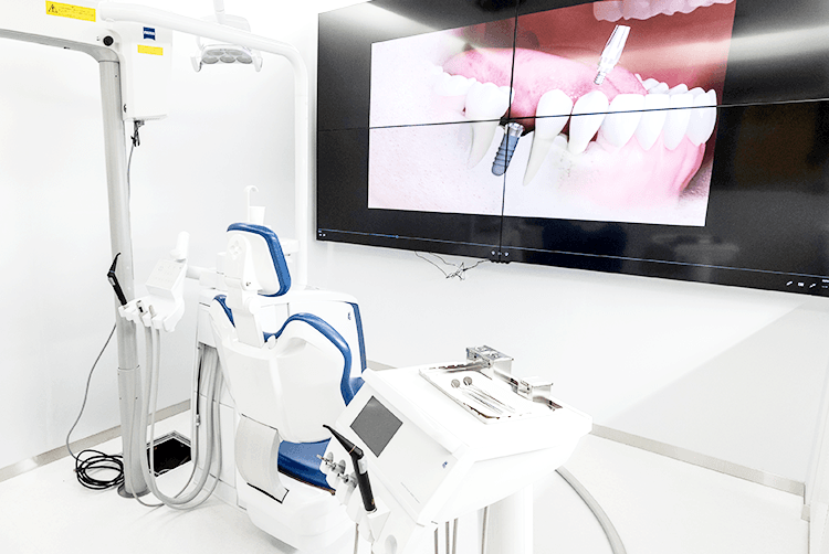 抜歯即時インプラント